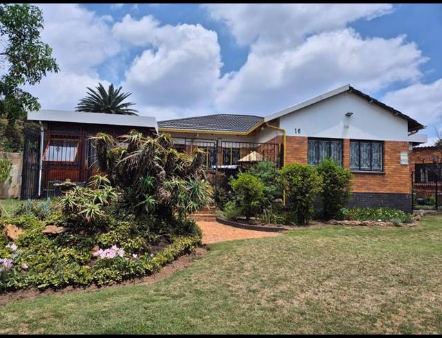 3 BEDROOM HOUSE FOR SALE IN SOUTH CREST